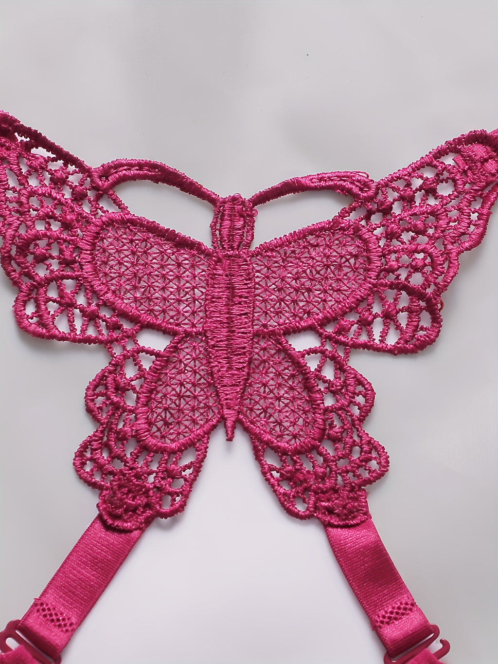 Intimate Lace Lingerie Set - Seductive Plunge Bra with Front Buckle & Scallop Trim Panties - Intricate Detailing for Womens Underwear