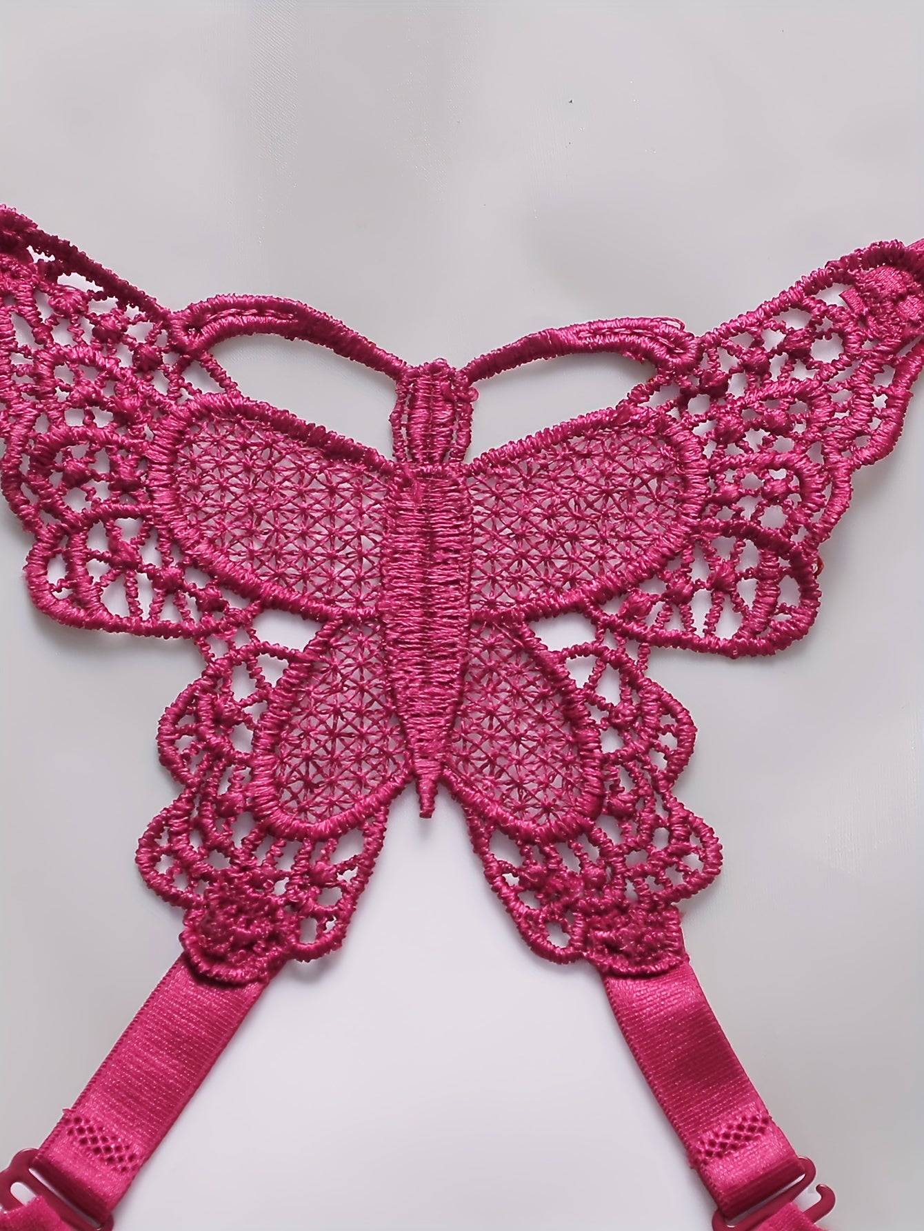 Intimate Lace Lingerie Set - Seductive Plunge Bra with Front Buckle & Scallop Trim Panties - Intricate Detailing for Womens Underwear