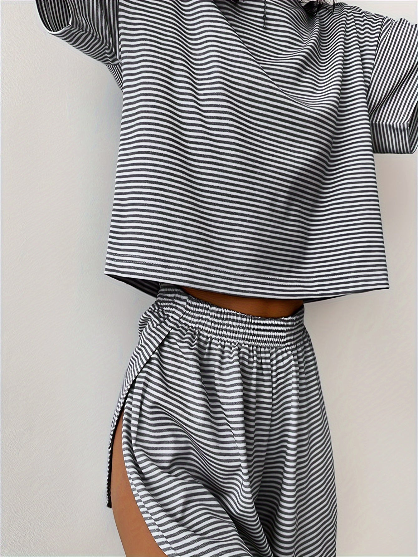 Knitted striped pajamas with loose short sleeves and slit shorts set, fashionable home clothing set, women can wear it outside