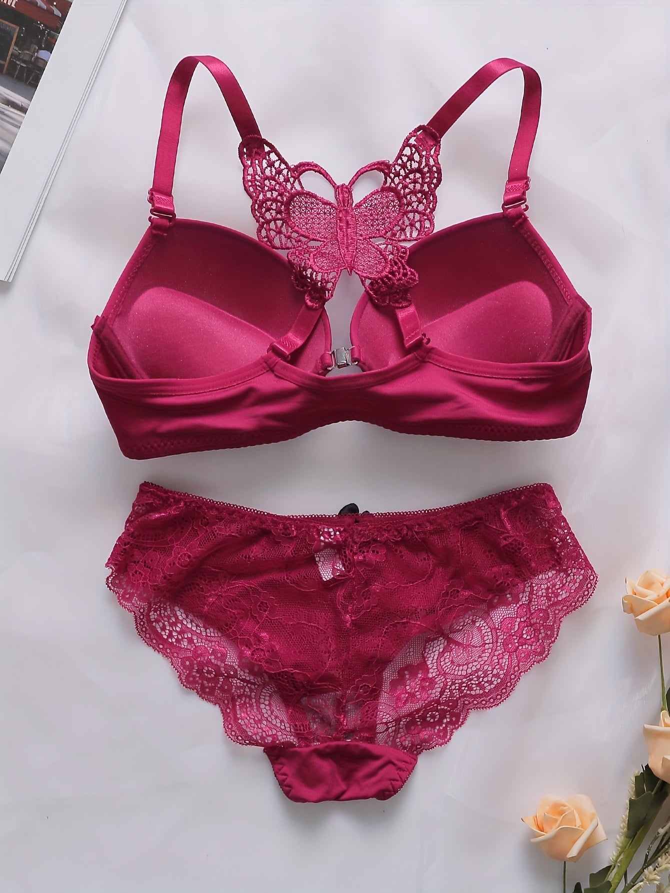 Intimate Lace Lingerie Set - Seductive Plunge Bra with Front Buckle & Scallop Trim Panties - Intricate Detailing for Womens Underwear