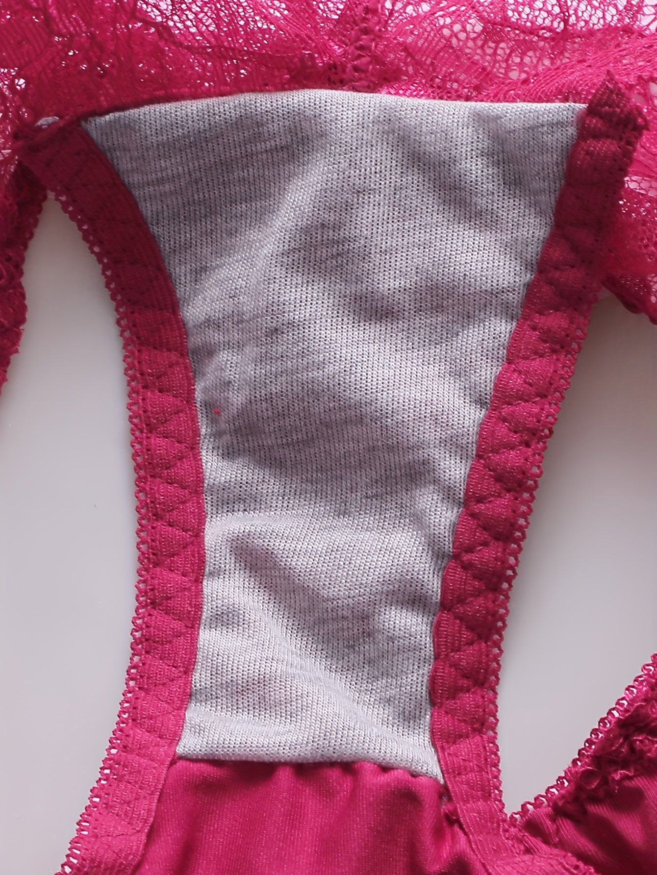Intimate Lace Lingerie Set - Seductive Plunge Bra with Front Buckle & Scallop Trim Panties - Intricate Detailing for Womens Underwear