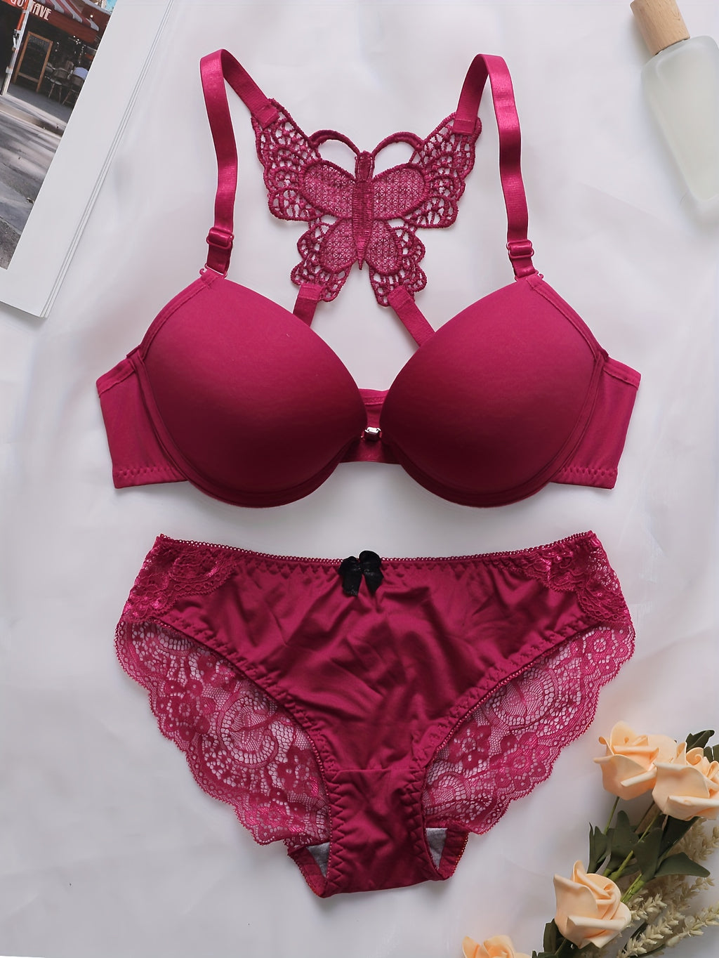 Intimate Lace Lingerie Set - Seductive Plunge Bra with Front Buckle & Scallop Trim Panties - Intricate Detailing for Womens Underwear