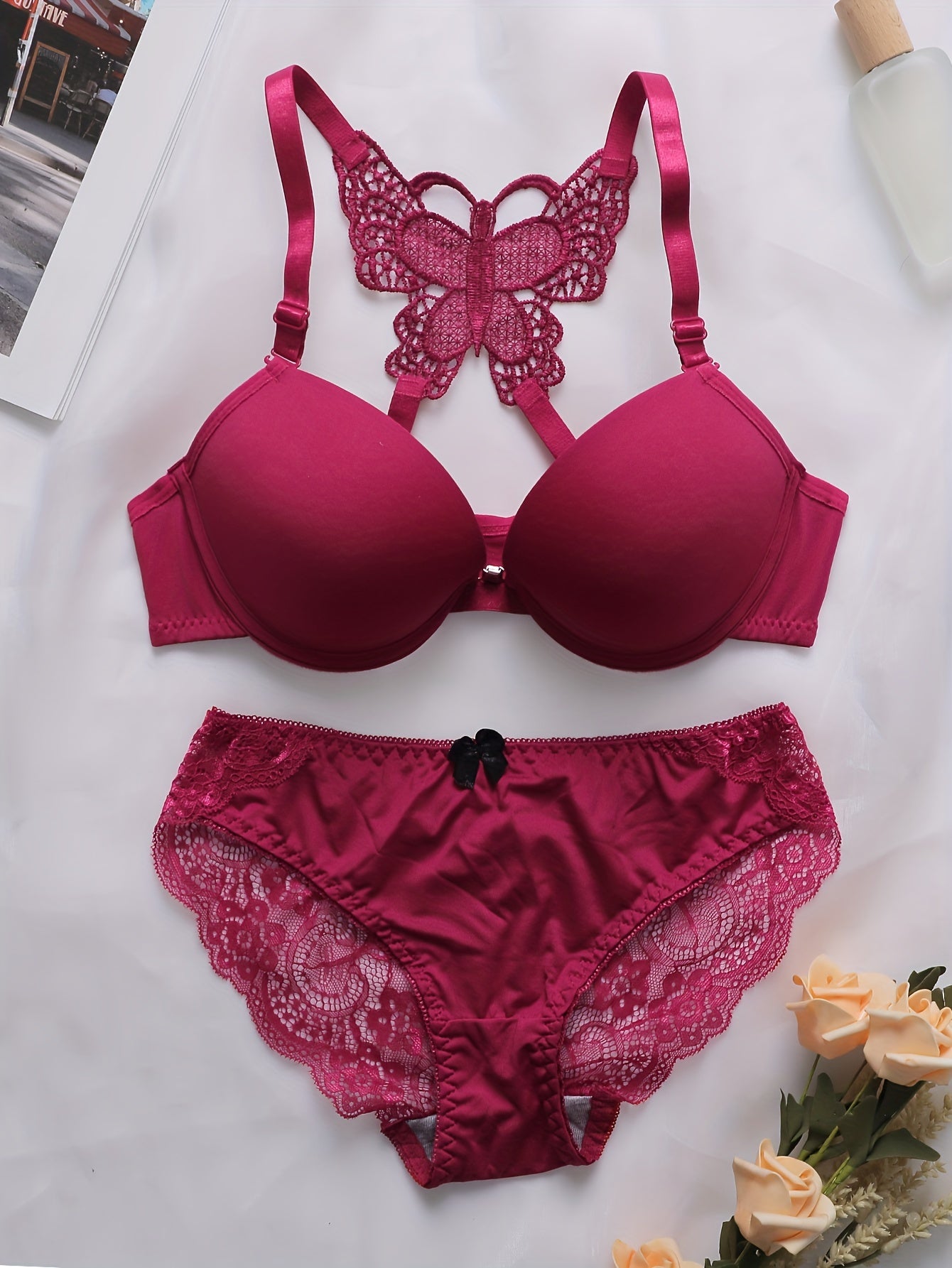 Intimate Lace Lingerie Set - Seductive Plunge Bra with Front Buckle & Scallop Trim Panties - Intricate Detailing for Womens Underwear